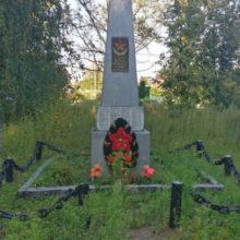 Памятник в деревне Парамоново