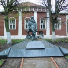 Памятник Петру Кропоткину