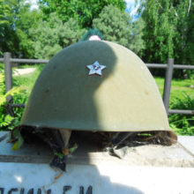 Памятник в деревне Высоково